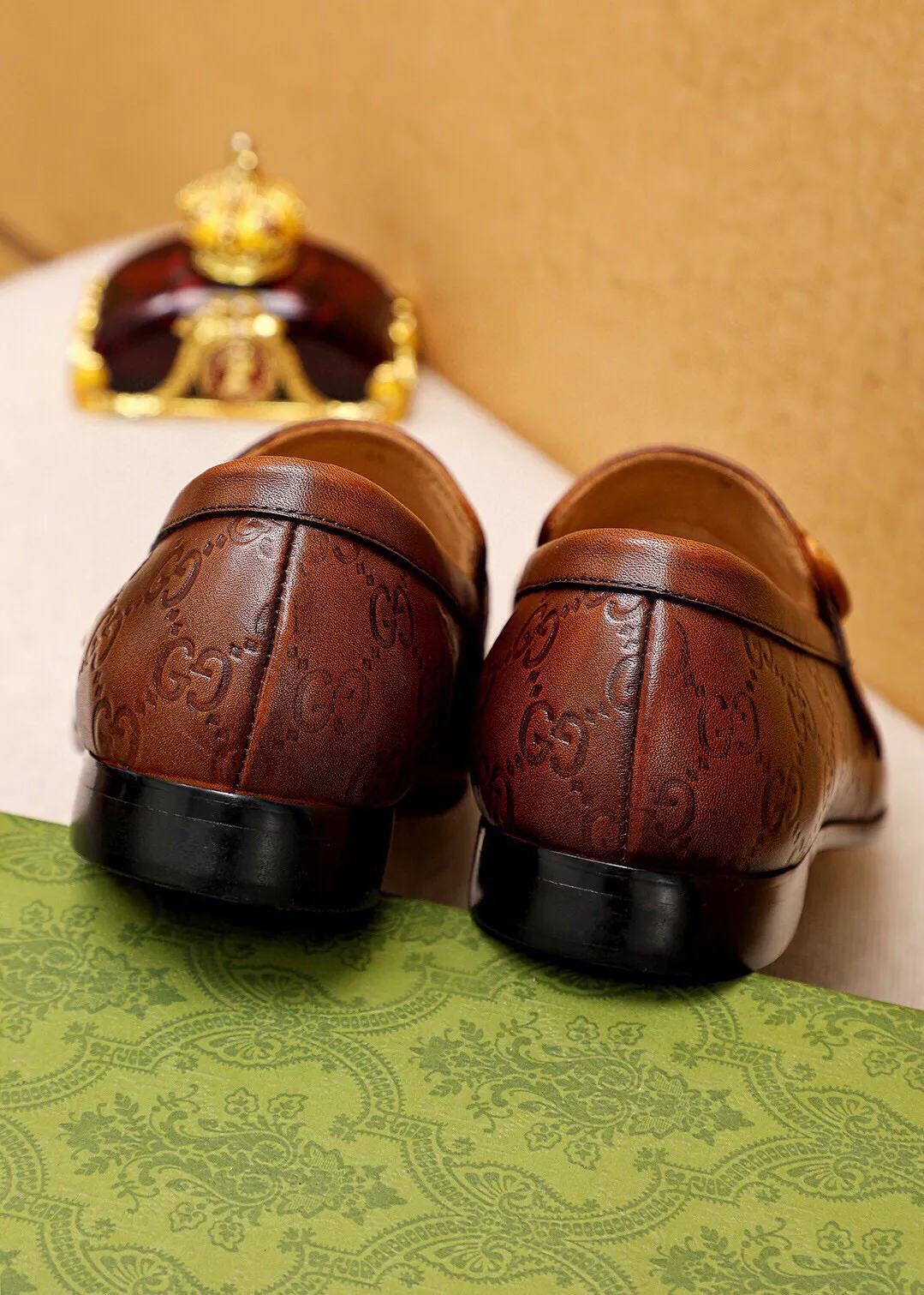 Men's shoes 💰442 💐 Product trademark: GUCCI "Gucci" casual leather shoes Regular size: 38-44 (45.46.47🉑️customized) Product materials: Selected imported first-layer calfskin embossed upper + classic hardware buckle, imported cowhide leather lining. Strong three-dimensional visual effect, original combination outsole Color: 2⃣️colors available